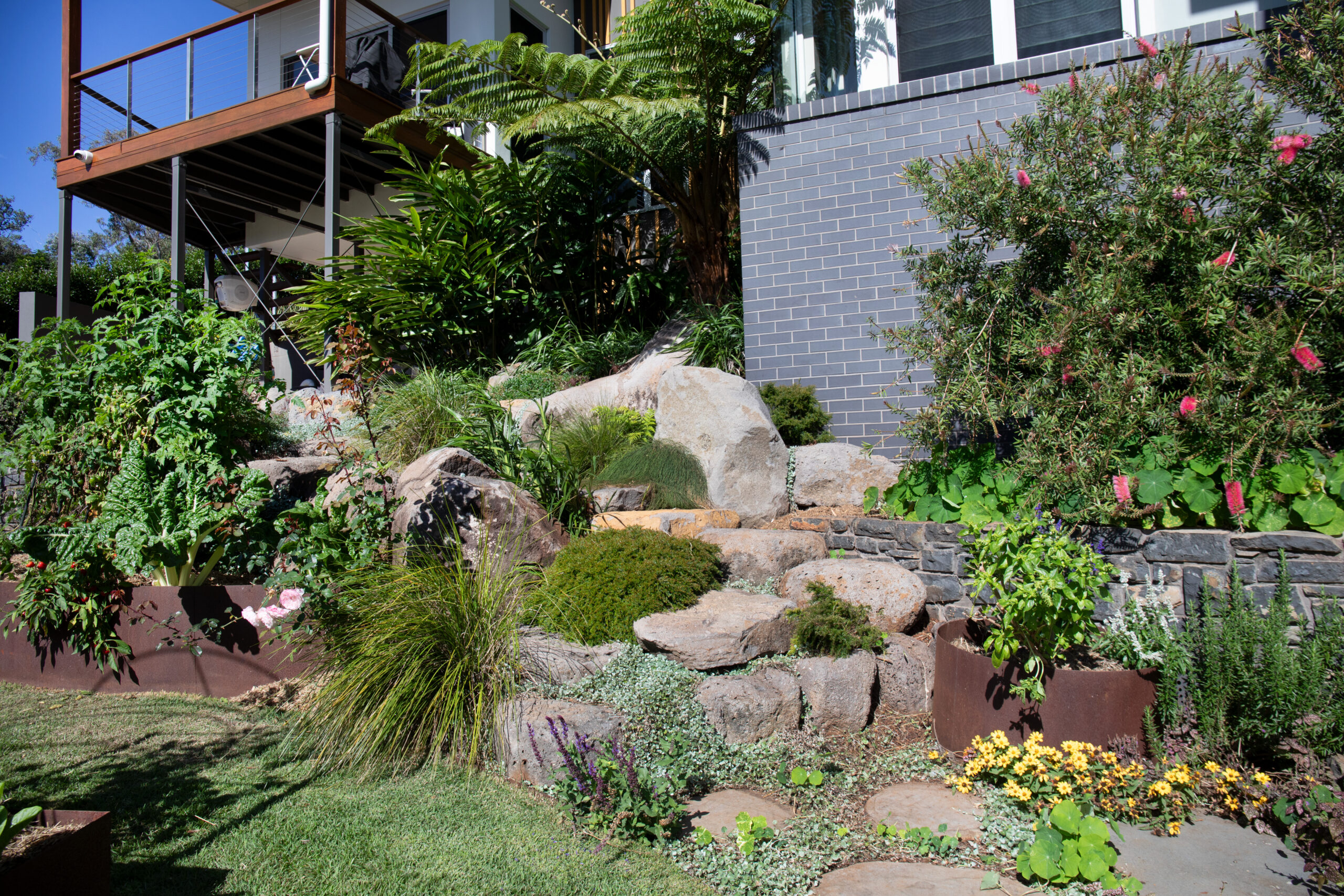 Outdoor-small-garden-design-Brisbane